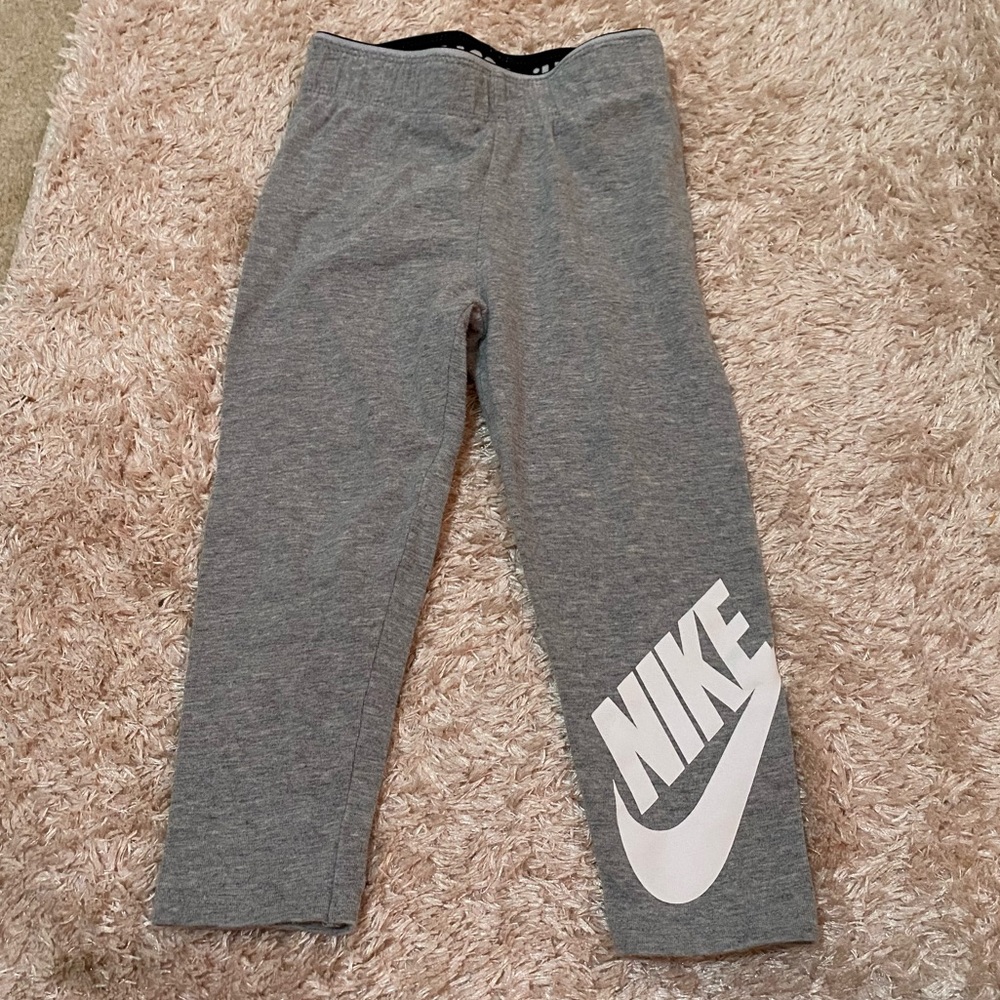 Girls size 3T toddler Nike Leggings EUC